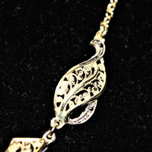 Silverhalsband med filigranarbete