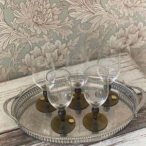 5 champagneglas på nysilverbricka