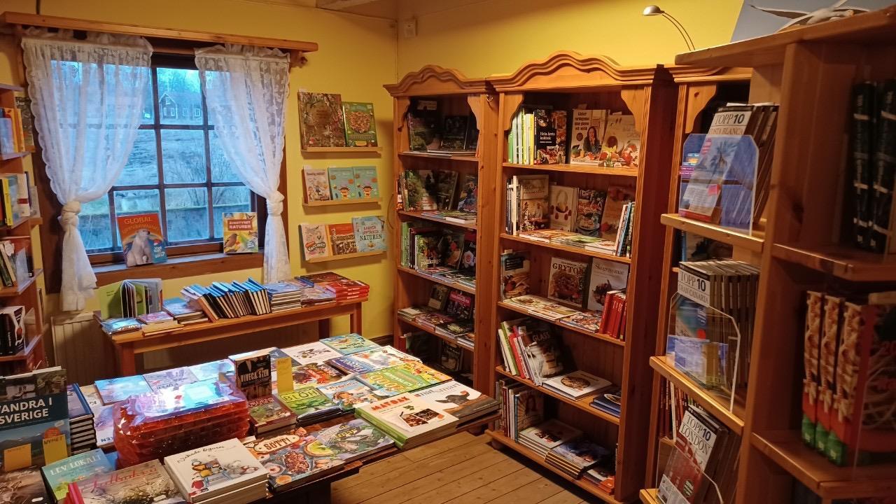 Vår lokala bokhandel vid sjön Tysslingens besökscenter