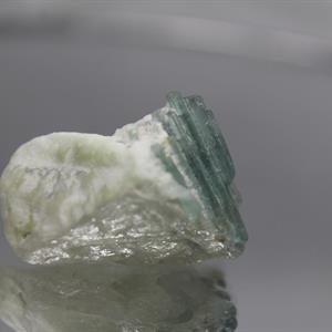 Unik Blå (Indicolite) Turmalin vid Matrix - 7.96 gram