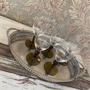 5 champagneglas på nysilverbricka