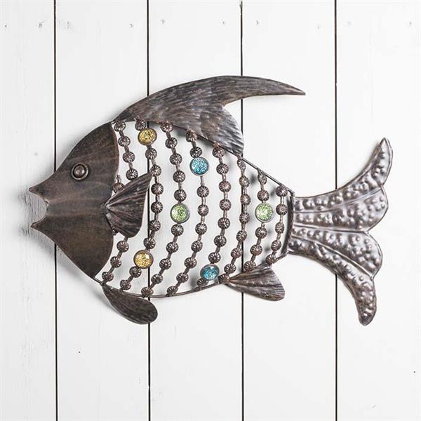 Fisk, metall, vägg
