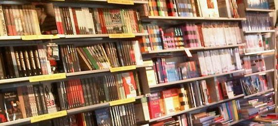 Interiör från vår nu stängda bokhandel i Lanna 
