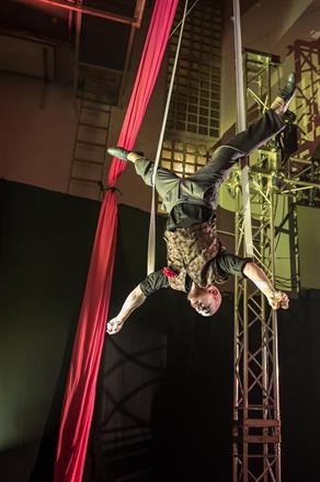 Aerial Straps at M.A.S 20 year celebration - Photo by Mats Gangvik 