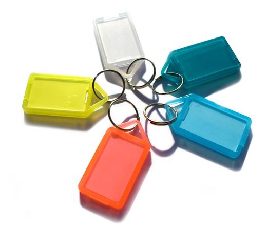 billiga nyckelbrickor fyrkantiga flera färger 