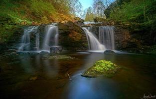 Aziz Nasuti-Teisendammen waterfall 