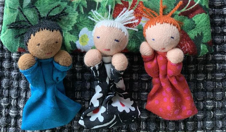 Alwas three small mini dolls in each bag