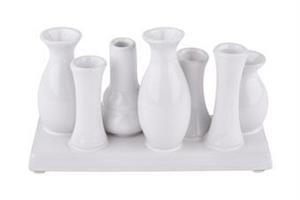 7 vaser på rad i vitt 