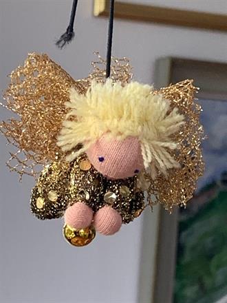 Liten skyddsängel i guld med kort blont hår - 100 Kr , klicka för beställning!