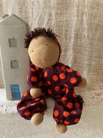 SÅLD på Ulva marknad! Stor lila kramdocka med svart lugg och mörk hy. 350 Kr, inkl. frakt - Klicka för att se mer!