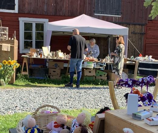 Ange bakom bordet, driver tillsammans med Ditte Anders-Mattsgården i Söderboda!