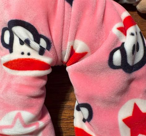  Ren ull i kroppen och velour , går att tvätta i ulltvätt 30 grader