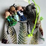 Orospåse med 3 mini-waldorfdockor i påse med zebra o växter - 170 Kr, Klicka för info!