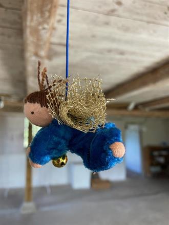 såld! Liten klarblå skyddsängel med brun tofs -  Klicka för att beställa!