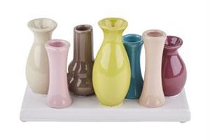 7 mini vaser på rad i olika färger 