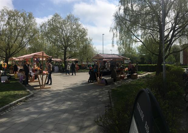 VACKRA TORBJÖRNS TORG, UPPSALA, I BÄSTA VÅRVÄDRET