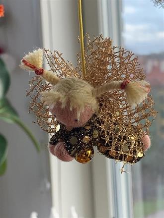Liten skyddsängel i guld med blonda flätor - 100 Kr , klicka för beställning!