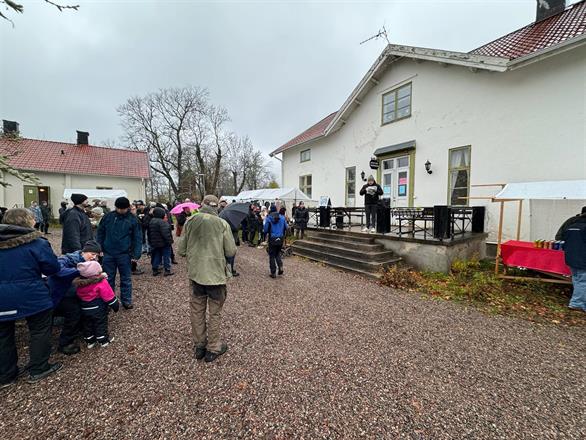 På Gräsö gård finns ett vandrarhem och ett fantastisk café med sin egna Gräsöbakelse - Klicka för mer info!