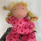 SÅLD på Ulva marknad! Stor rosa kramdocka med blonda rastaflätor - Klicka för att se mer eller beställa!