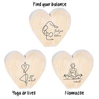 Stående hjärta med yogamotiv 10cm
