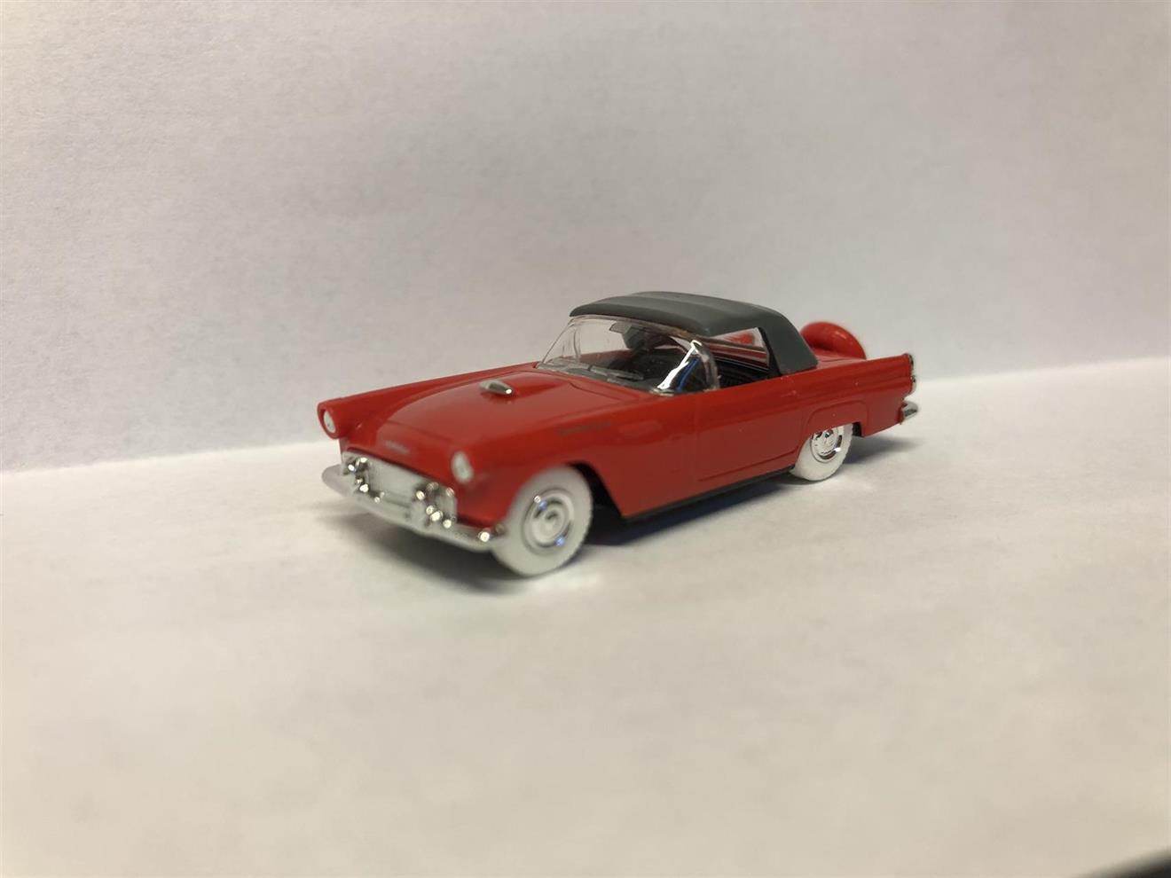 Ford Thunderbird lukket - rød (hvite dekk)