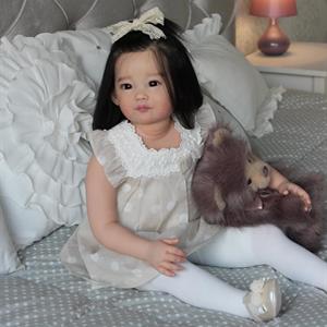 Leonie Toddler kit av Ping Lau 32"